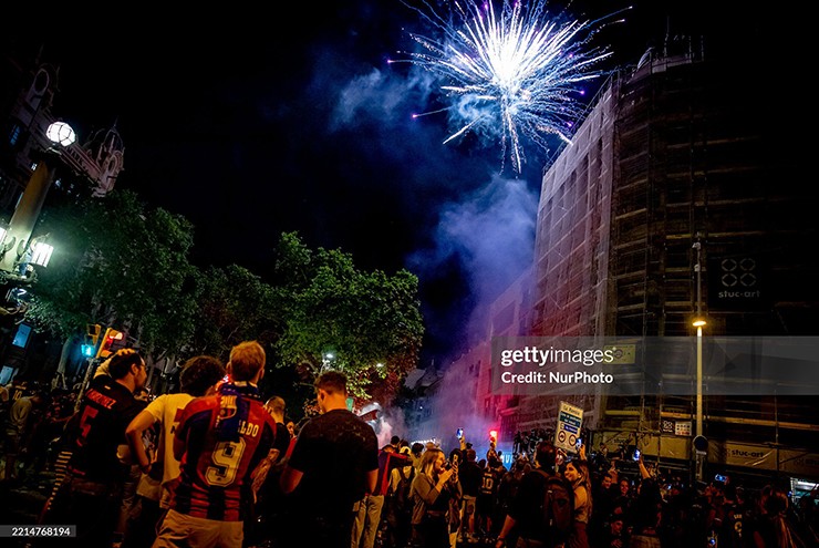 Barca rước cúp cú ăn 3: "Biển người" chung vui, Yamal - Raphinha rạng rỡ - 13