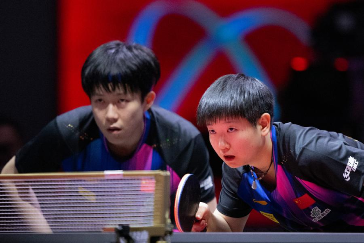 SAO bóng bàn phẫn nộ vì bị giẫm gãy vợt ở Olympic, rách vợt giải thế giới - 1
