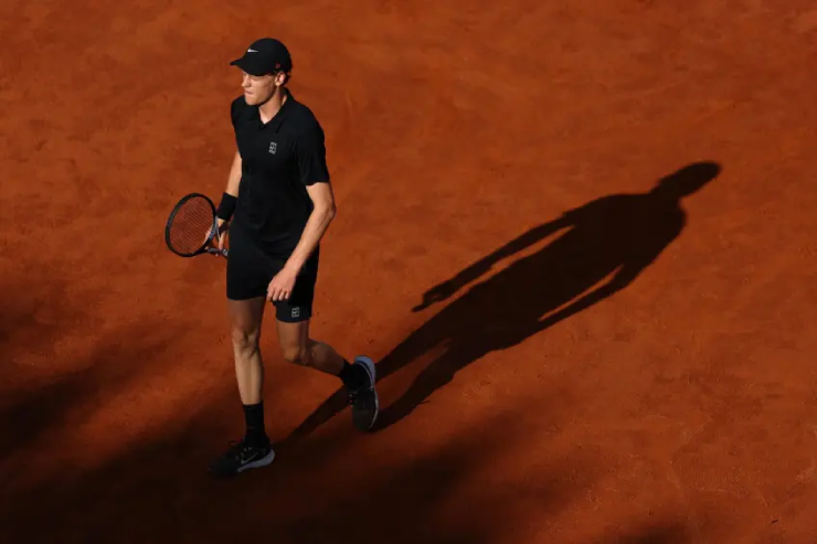 Vì sao Sinner thua Alcaraz, hẹn đòi nợ ở chung kết Roland Garros 2025? - 1