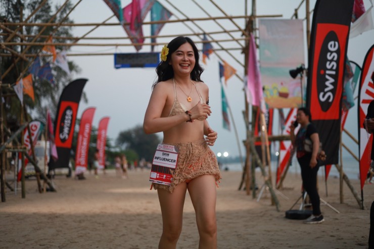 "Hoa mắt" giải bikini marathon Thái Lan: Dàn nữ thổ dân xinh đẹp mặc áo tắm - 4