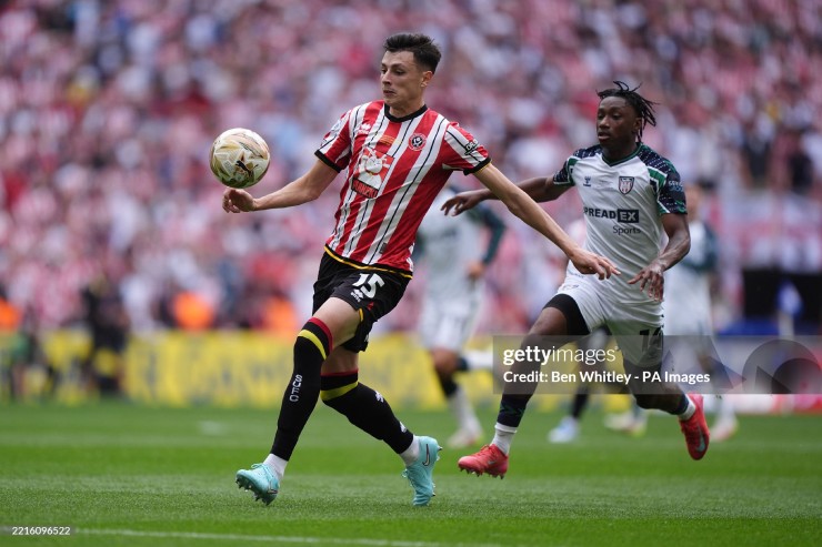 Sunderland trở lại Ngoại hạng Anh sau 9 mùa: Chờ màn trình diễn của em trai Bellingham - 1