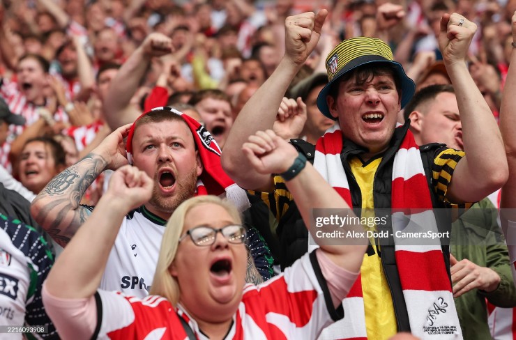 Sunderland trở lại Ngoại hạng Anh sau 9 mùa: Chờ màn trình diễn của em trai Bellingham - 12