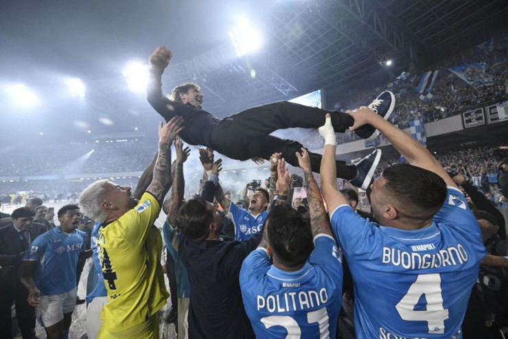 HLV Conte đi vào lịch sử Serie A, nói gì sau khi giúp Napoli đăng quang? - 1
