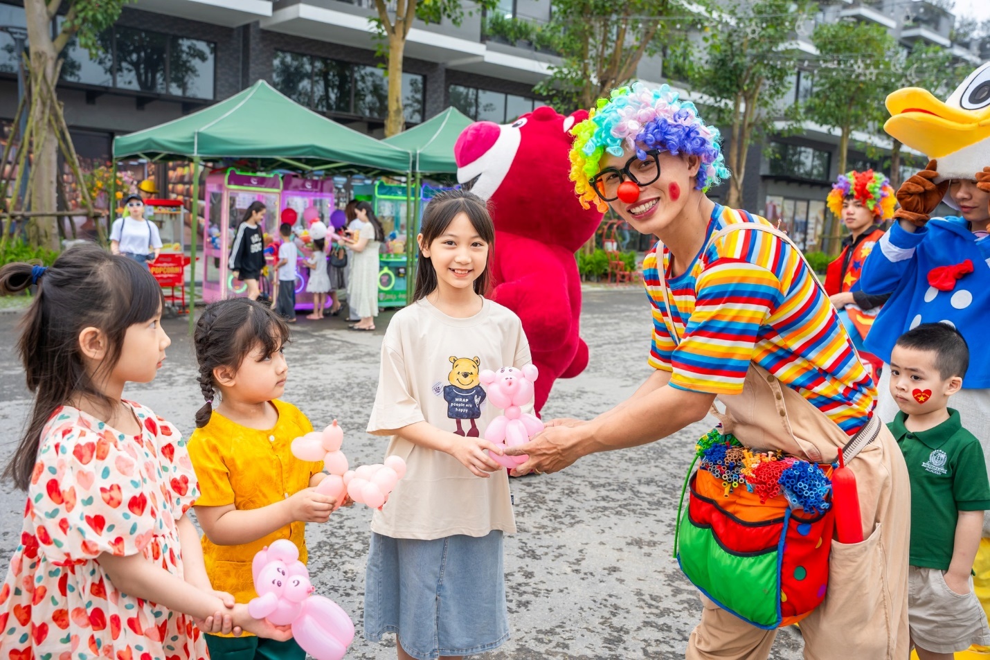 Giải phóng đôi chân, giao lưu cùng “phù thủy” bóng đá nghệ thuật tại Lễ hội mùa hè Eco Central Park 2025 dịp 1/6 - 3