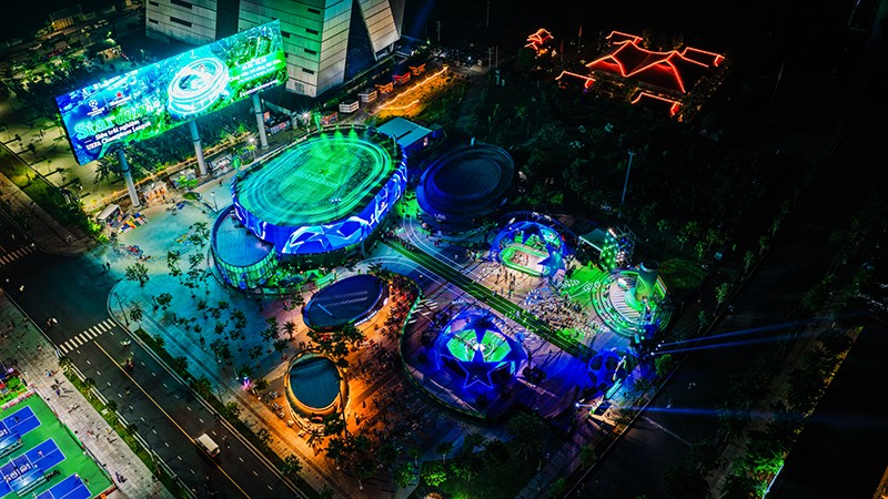 Heineken khuấy động đam mê cùng trái bóng: Trải nghiệm UEFA Champions League “siêu thực” ngay tại Việt Nam - 1