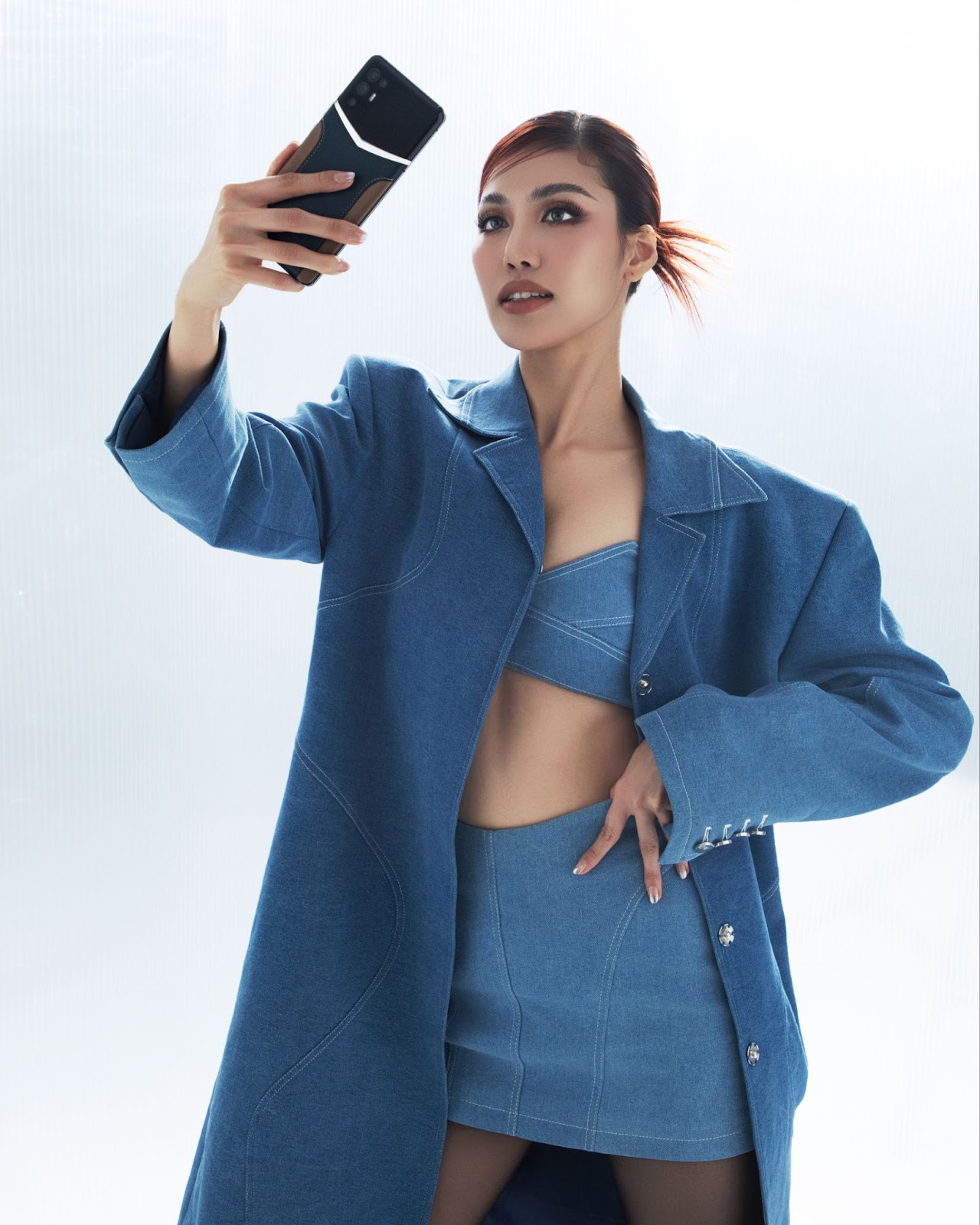 Lan Khuê diện denim cá tính, khoe khí chất quyền lực bên cạnh loạt siêu phẩm Vertu - 5