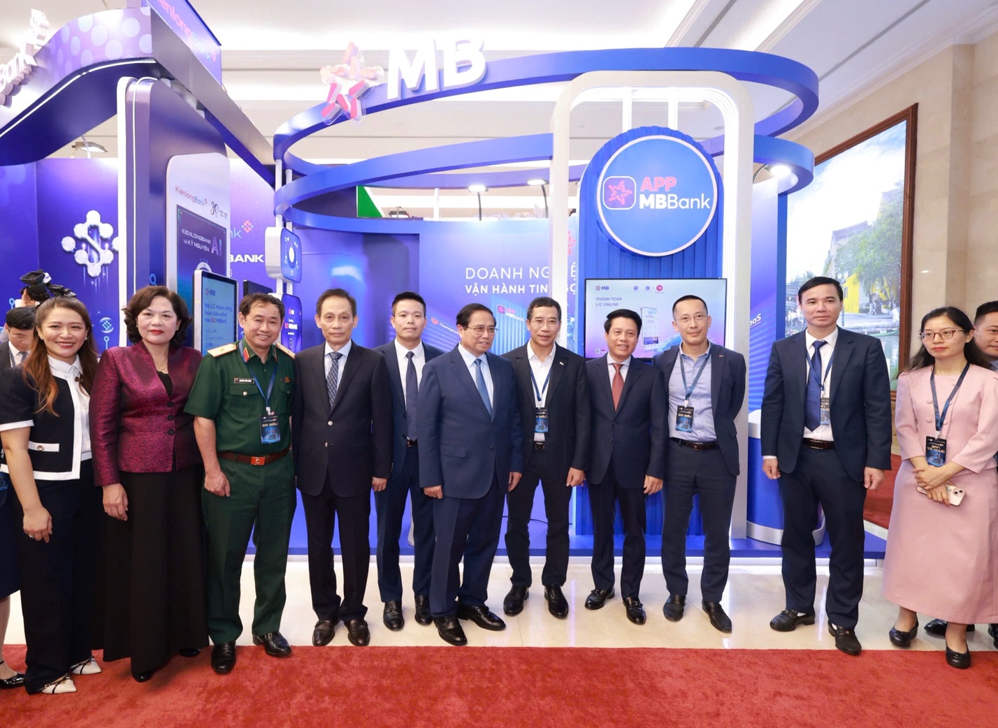 MB đón Thủ tướng tham quan không gian công nghệ trong Sự kiện Chuyển đổi số 2025 - 1