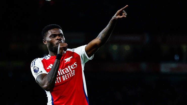 Arsenal nguy cơ mất "lá chắn thép" vào tay Barca, Arteta lo cú sốc chuyển nhượng - 3