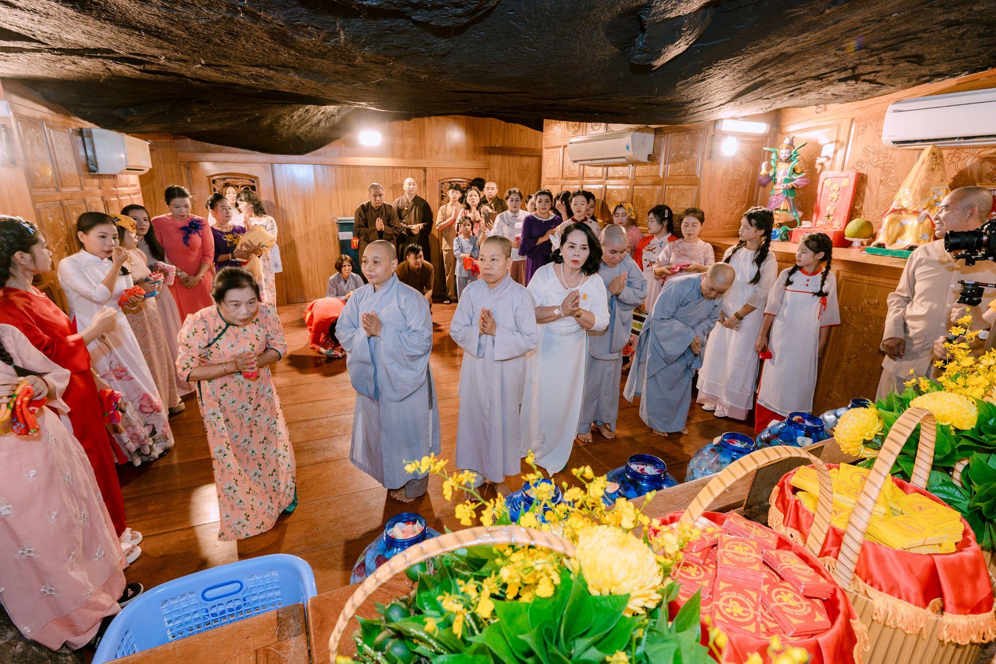 Du khách hào hứng tham dự chợ lá vào các ngày cuối tuần suốt tháng 6 tại núi Bà Đen - 2