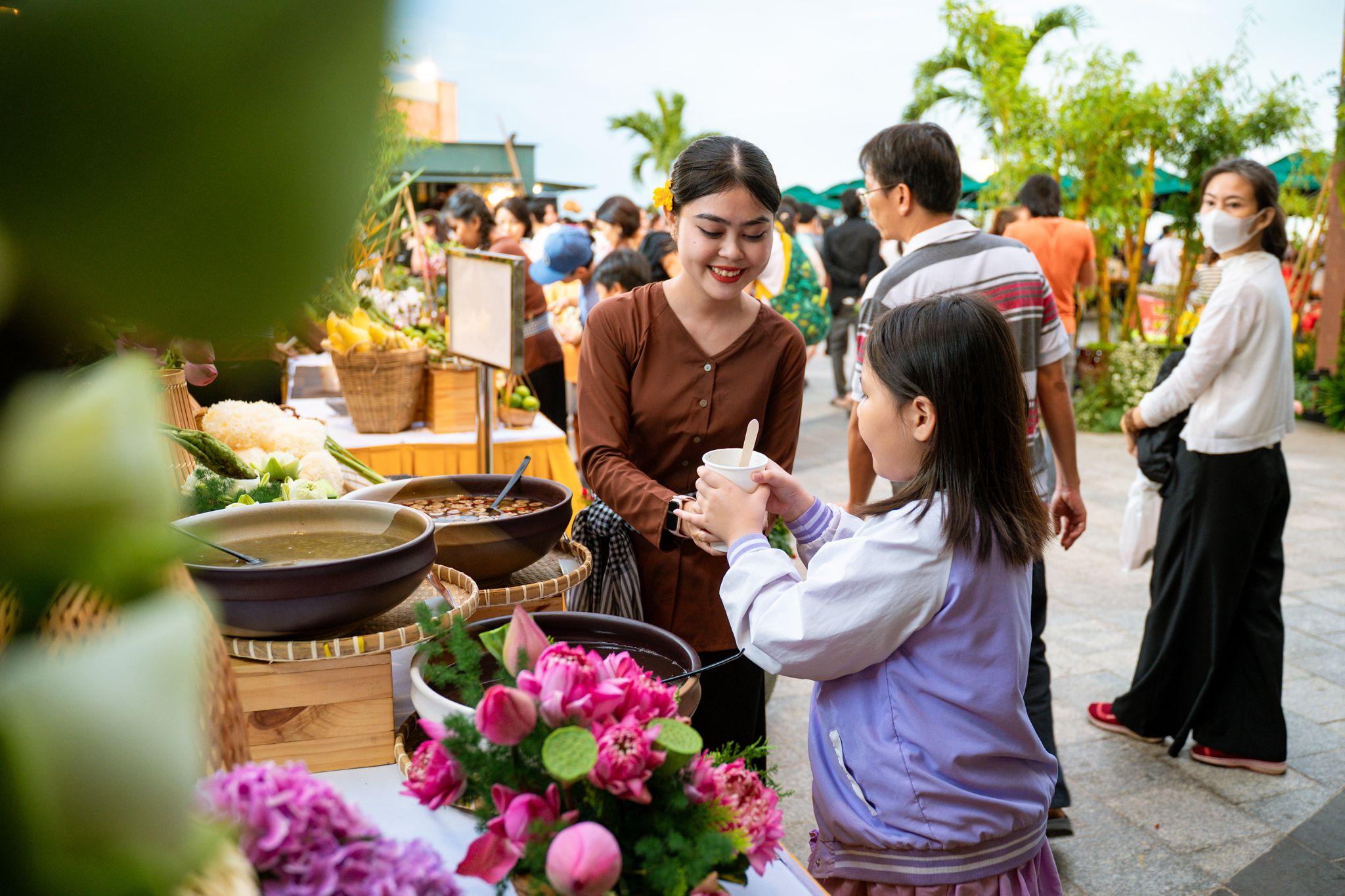 Du khách hào hứng tham dự chợ lá vào các ngày cuối tuần suốt tháng 6 tại núi Bà Đen - 6