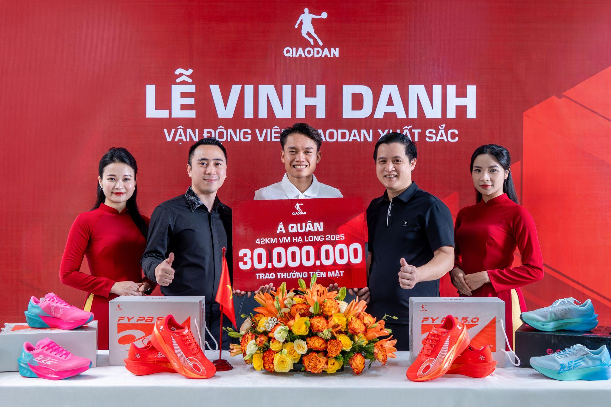 Qiaodan vinh danh Á quân VnExpress Marathon Hạ Long 2025 - 1