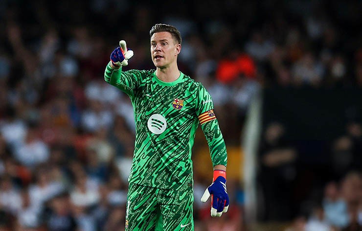 Barca có biến: Đội trưởng Stegen "tuyên chiến" HLV Flick & ban lãnh đạo - 2