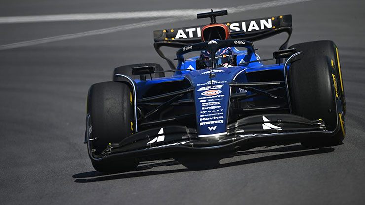 Chiến thắng ngọt ngào của 2 tay đua F1 đội Mercedes ở chặng Canadian GP - 1
