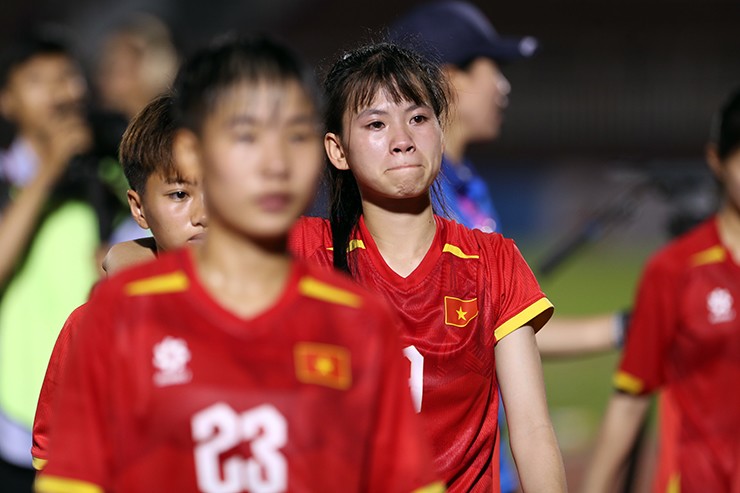 Tuyển thủ U19 nữ Việt Nam bật khóc sau lần thứ 4 liên tiếp thua chung kết Đông Nam Á - 4