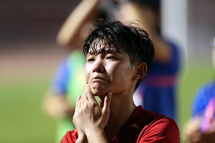 Tuyển thủ U19 nữ Việt Nam bật khóc sau lần thứ 4 liên tiếp thua chung kết Đông Nam Á - 8