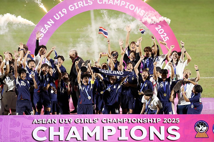 Tuyển thủ U19 nữ Việt Nam bật khóc sau lần thứ 4 liên tiếp thua chung kết Đông Nam Á - 10