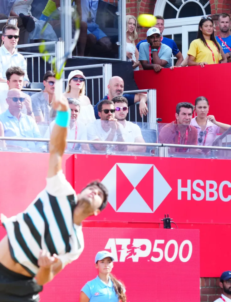 Alcaraz vào khách sạn của Raducanu, cặp đôi gây ầm ĩ tại Queens Club - 2