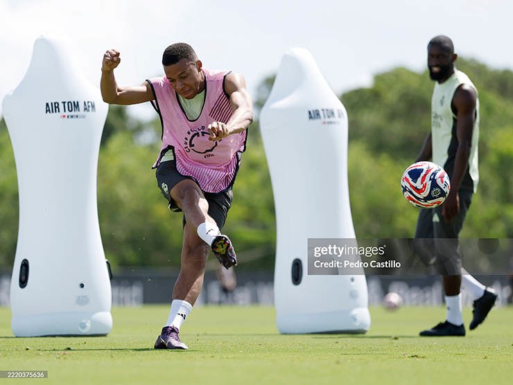 Mbappe tiều tụy vì sút 5kg, trở lại tập luyện cho đại chiến Real Madrid - Salzburg - 1