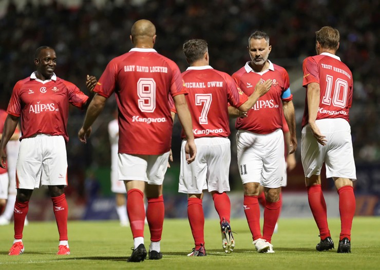 Kết quả bóng đá Việt Nam All Stars - Huyền thoại MU: Michael Owen rực sáng, "đại tiệc" 6 bàn - 4