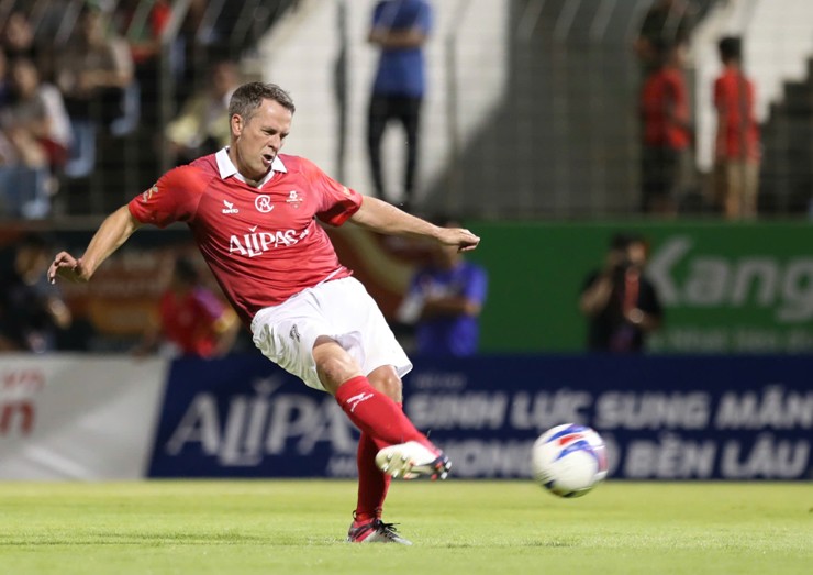 Kết quả bóng đá Việt Nam All Stars - Huyền thoại MU: Michael Owen rực sáng, "đại tiệc" 6 bàn - 6