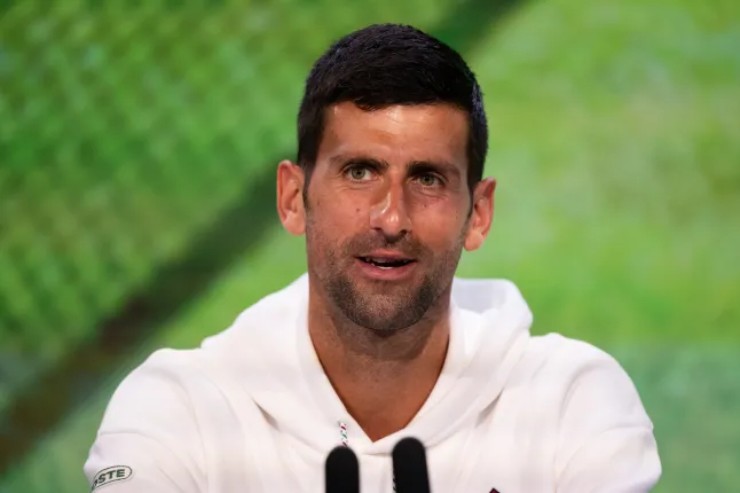 Djokovic nói về "điệu nhảy cuối" ở Wimbledon, phá đám Sabalenka ở họp báo - 1