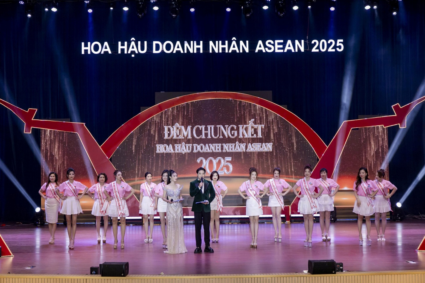 Người đẹp Hoàng Thị Lụa tỏa sáng với danh hiệu Hoa hậu Tài năng Asean 2025 - 1