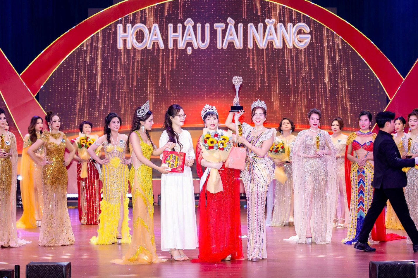 Người đẹp Hoàng Thị Lụa tỏa sáng với danh hiệu Hoa hậu Tài năng Asean 2025 - 5