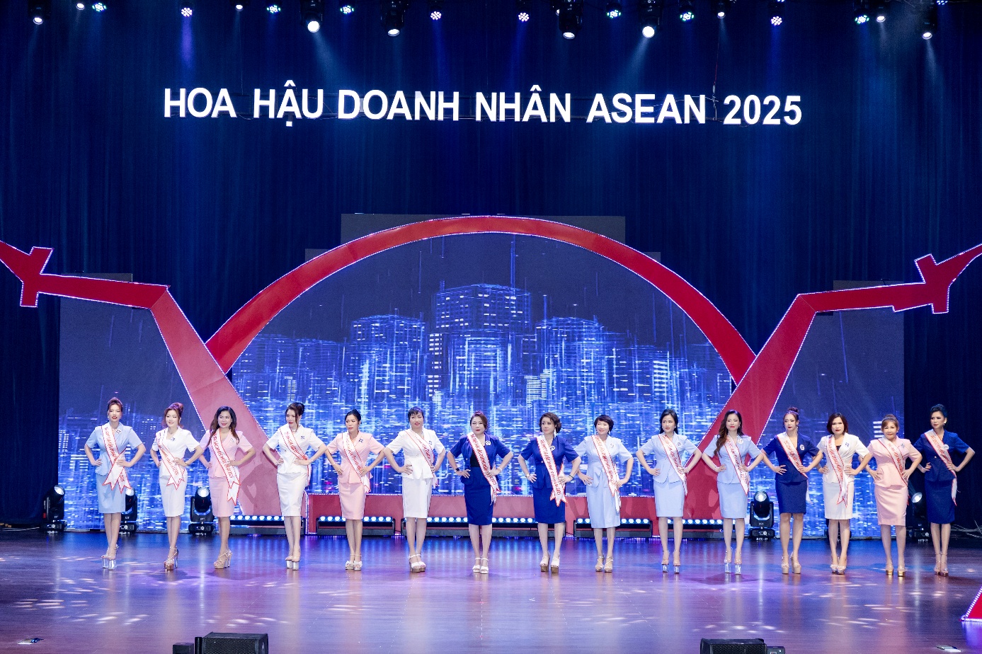 Đêm chung kết Hoa hậu Doanh nhân Asean 2025 khép lại, hành trình vươn tới những đỉnh cao mới bắt đầu - 2
