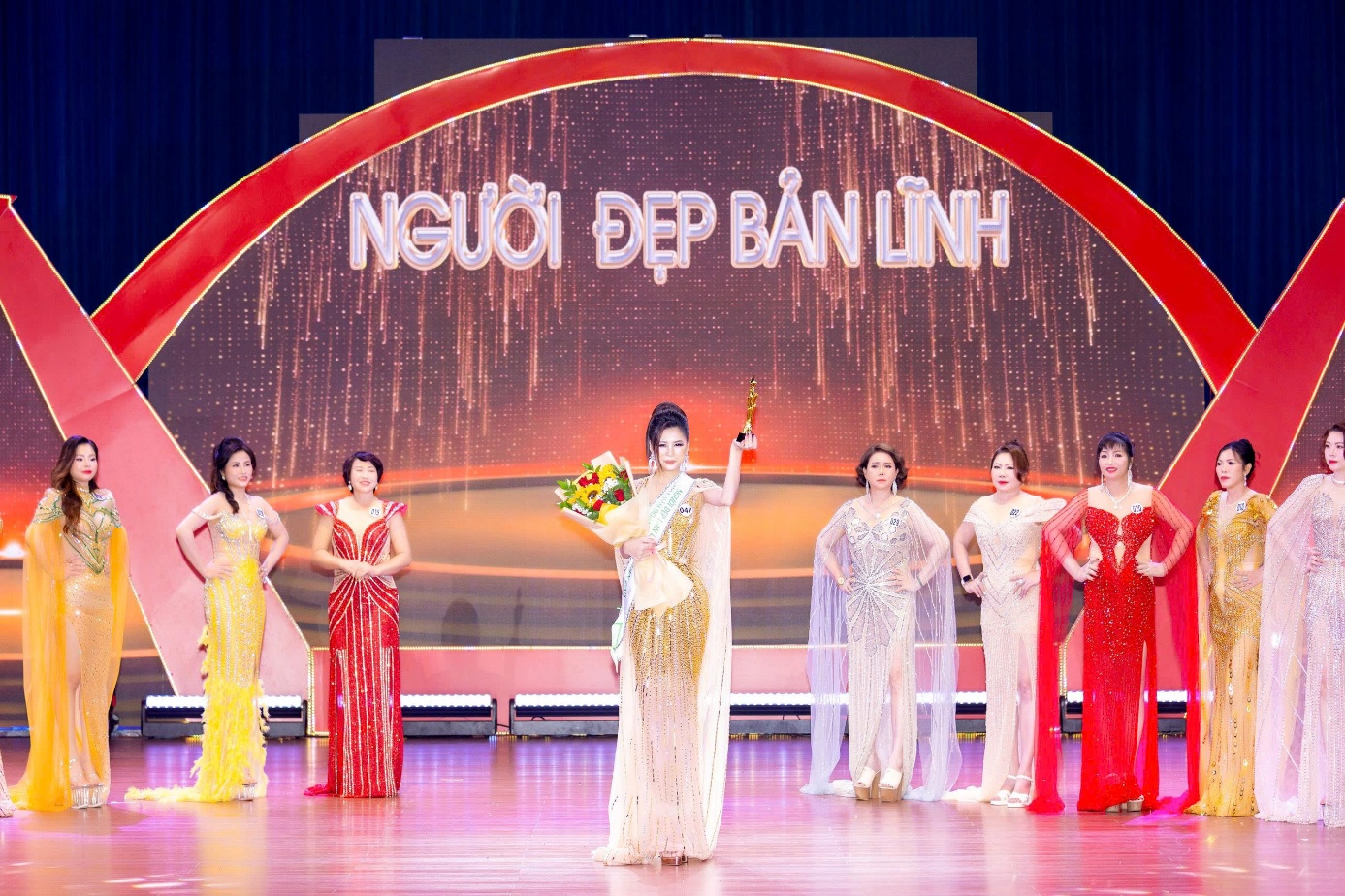 Người đẹp Phạm Thị Thanh Tươi chính thức giành danh hiệu Á hậu 2 tại đêm chung kết rực rỡ - 5