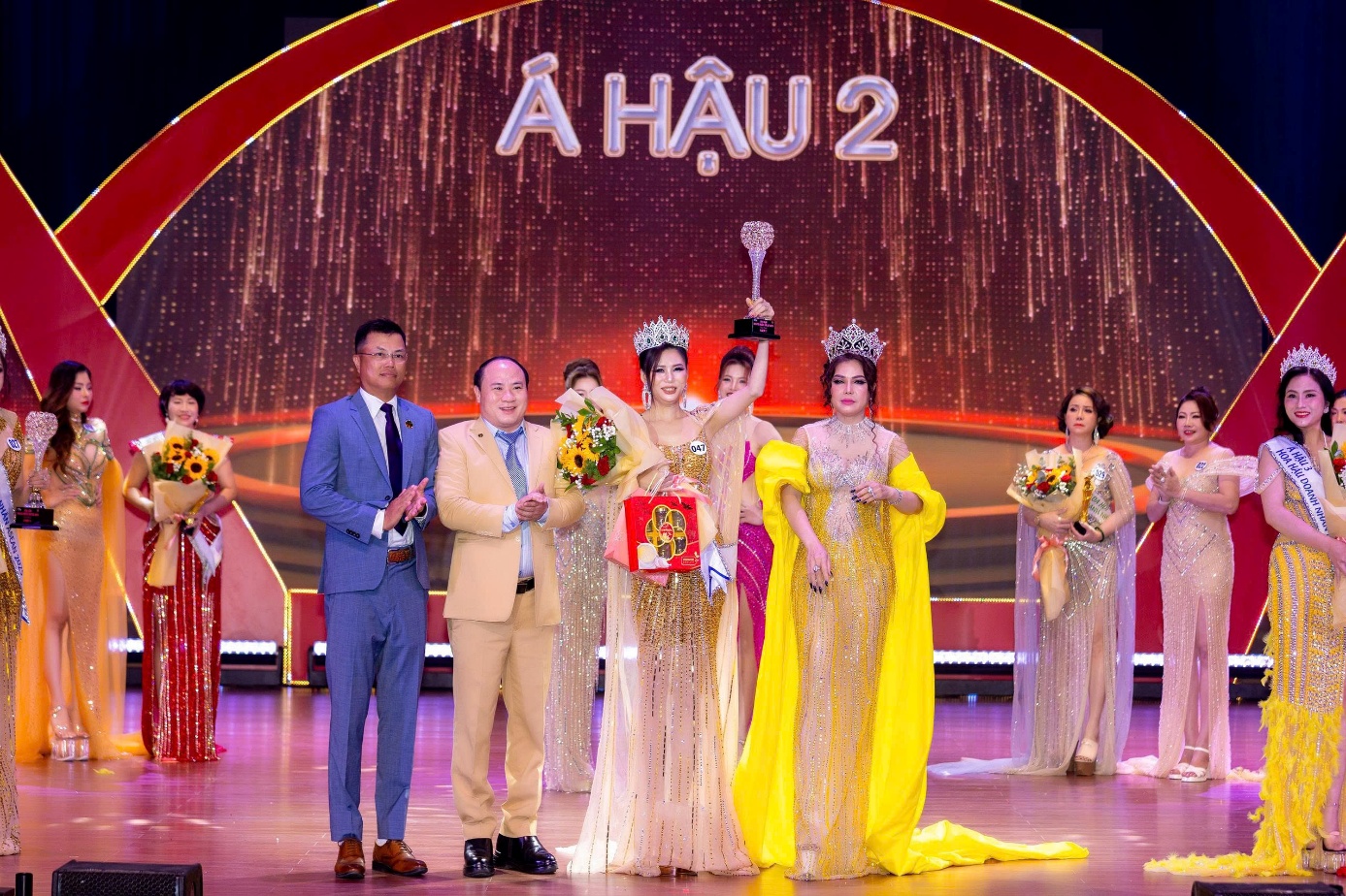 Người đẹp Phạm Thị Thanh Tươi chính thức giành danh hiệu Á hậu 2 tại đêm chung kết rực rỡ - 1