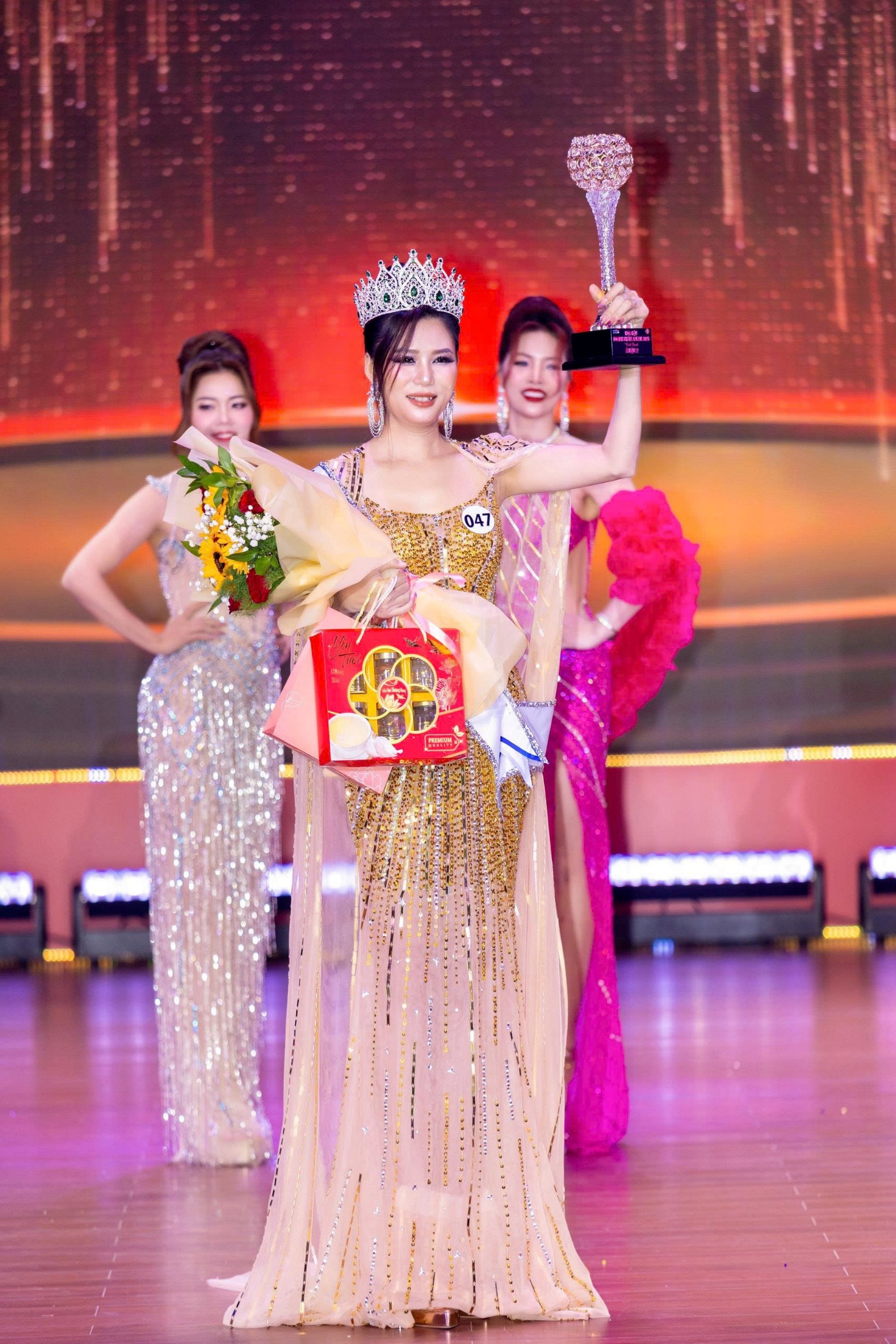 Người đẹp Phạm Thị Thanh Tươi chính thức giành danh hiệu Á hậu 2 tại đêm chung kết rực rỡ - 4