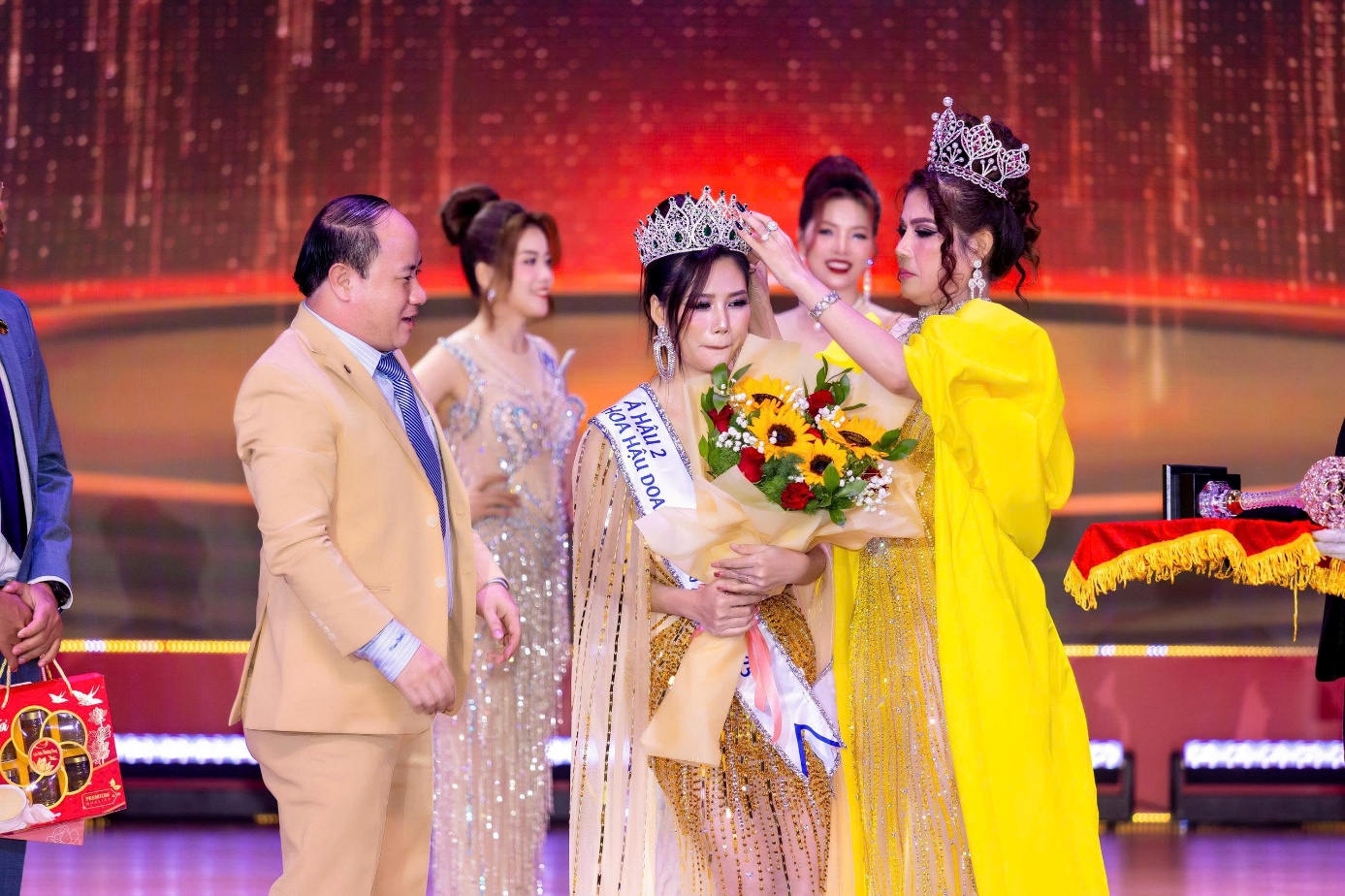 Người đẹp Phạm Thị Thanh Tươi chính thức giành danh hiệu Á hậu 2 tại đêm chung kết rực rỡ - 3
