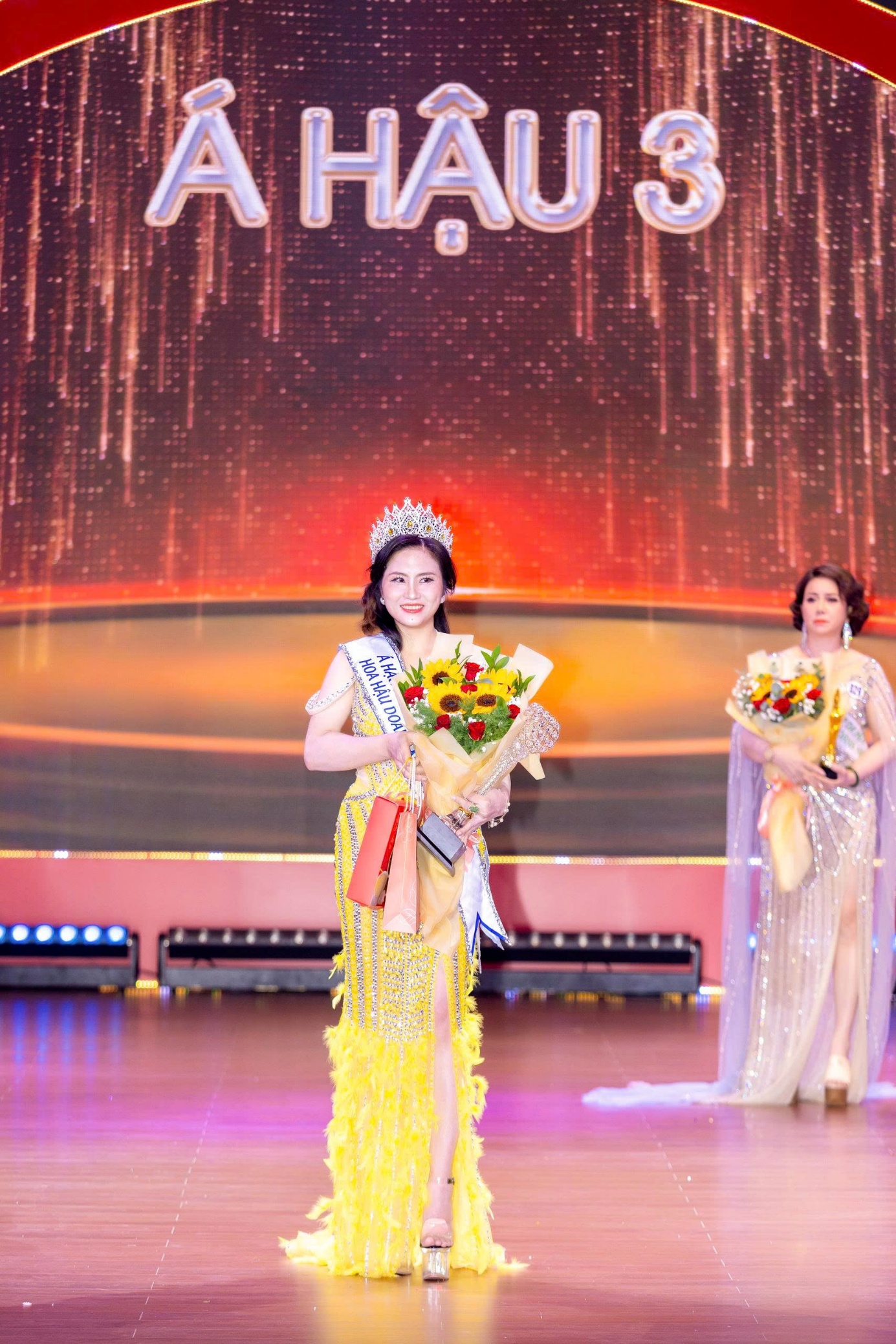 Người đẹp Lê Thanh Thúy chinh phục Ban giám khảo để giành danh hiệu Á hậu 3 đầy thuyết phục - 1