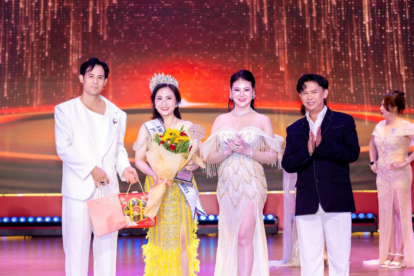 Người đẹp Lê Thanh Thúy chinh phục Ban giám khảo để giành danh hiệu Á hậu 3 đầy thuyết phục - 6