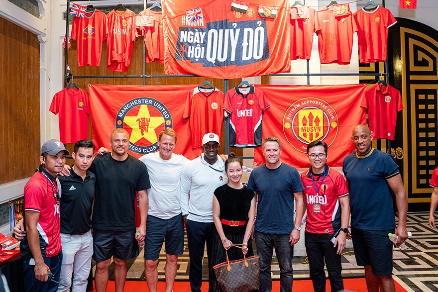 Ba cầu thủ huyền thoại của Manchester United check in Cầu Vàng - 10