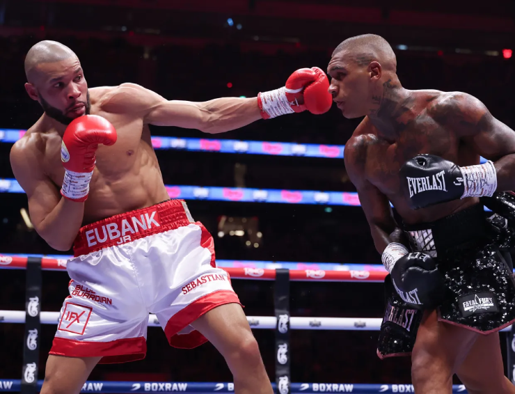 Jake Paul sau khi thắng Mike Tyson lại áp đảo Julio, có võ sĩ bị điện giật trên sàn đấu - 4