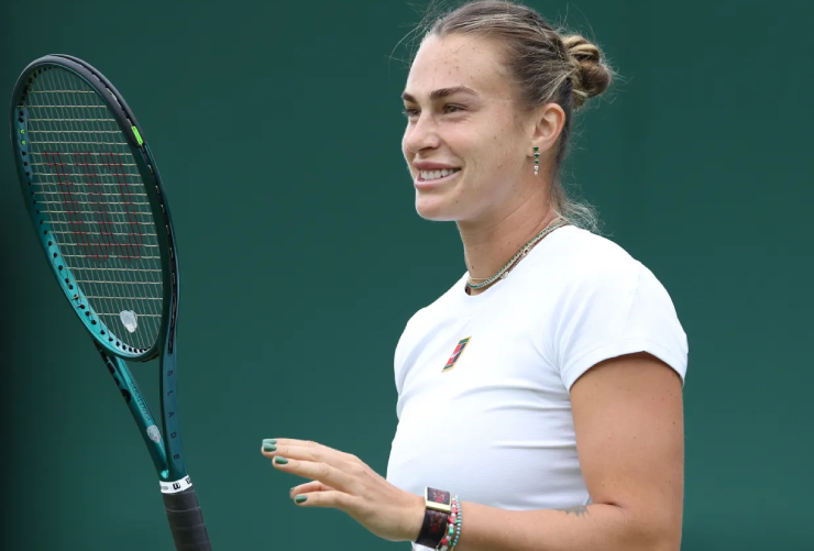 Nàng mẫu xinh đẹp được dự Wimbledon 2025, gặp ngay số 1 Sabalenka - 2