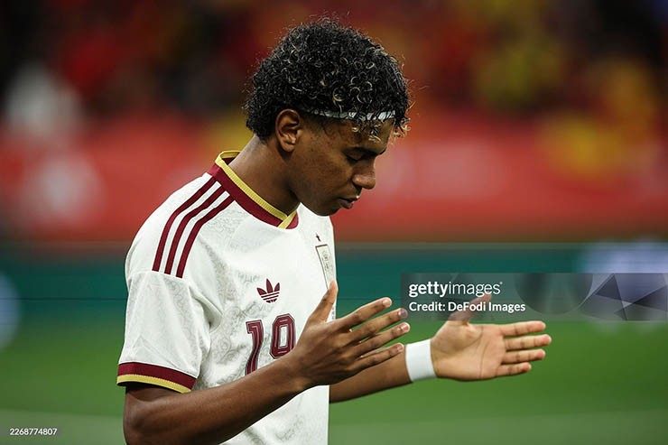 Yamal lên tiếng về hành vi kỳ thị của fan Tây Ban Nha - 1