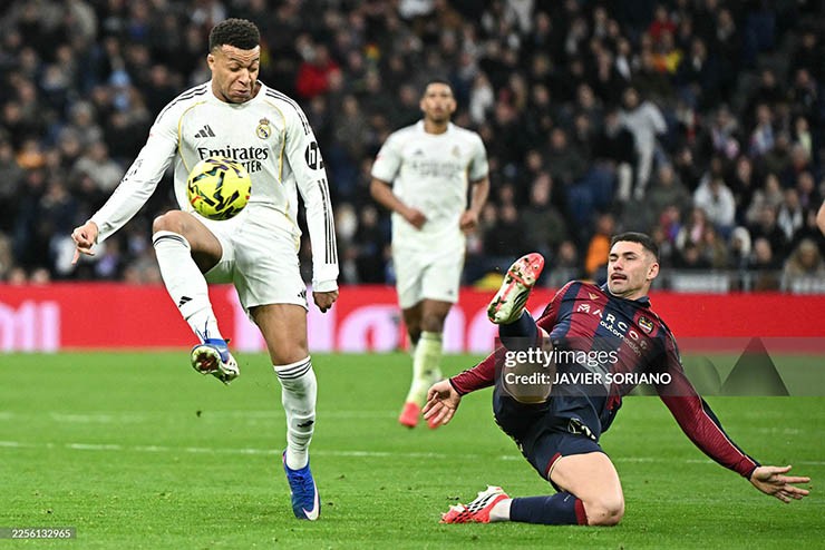 Tháng quyết định của Mbappe: Không còn đường lùi, bệ phóng đua Quả bóng vàng - 2