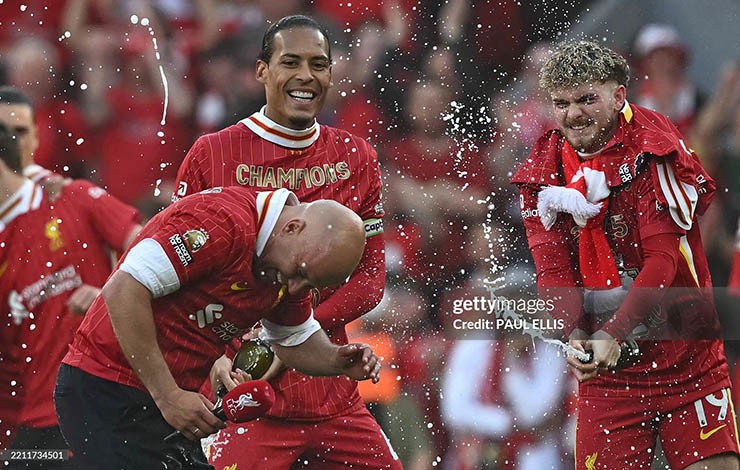 Sốc: Liverpool họp khẩn bàn việc sa thải HLV Slot, Alonso ra mắt ở đại chiến PSG? - 2