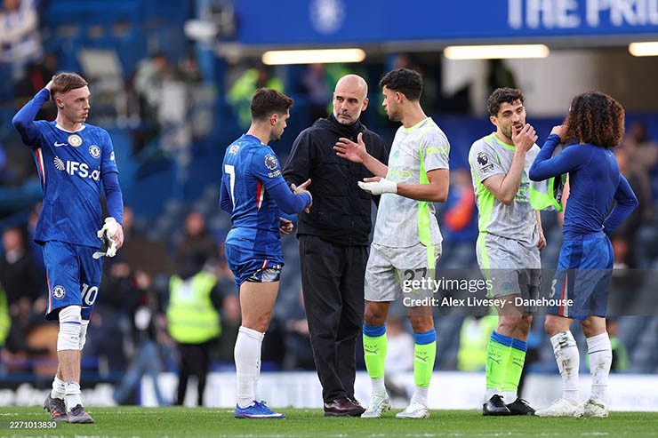 Man City hạ đẹp Chelsea: HLV Guardiola hài lòng, người hùng Cherki tuyên bố đanh thép - 1