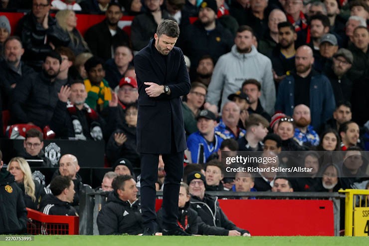 MU thua Leeds ngay tại sân nhà, giới chủ đẩy nhanh kế hoạch thay Carrick? - 3