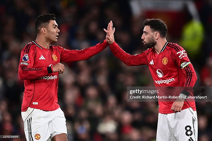 MU  thảm bại tại Old Trafford: Hàng thủ báo động, Fernandes vẫn sáng - 3