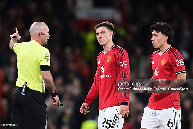 MU  thảm bại tại Old Trafford: Hàng thủ báo động, Fernandes vẫn sáng - 2