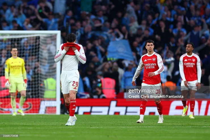 Arsenal sẽ là nhà vô địch lịch sử, hay chỉ là kẻ về nhì vĩ đại? - 4