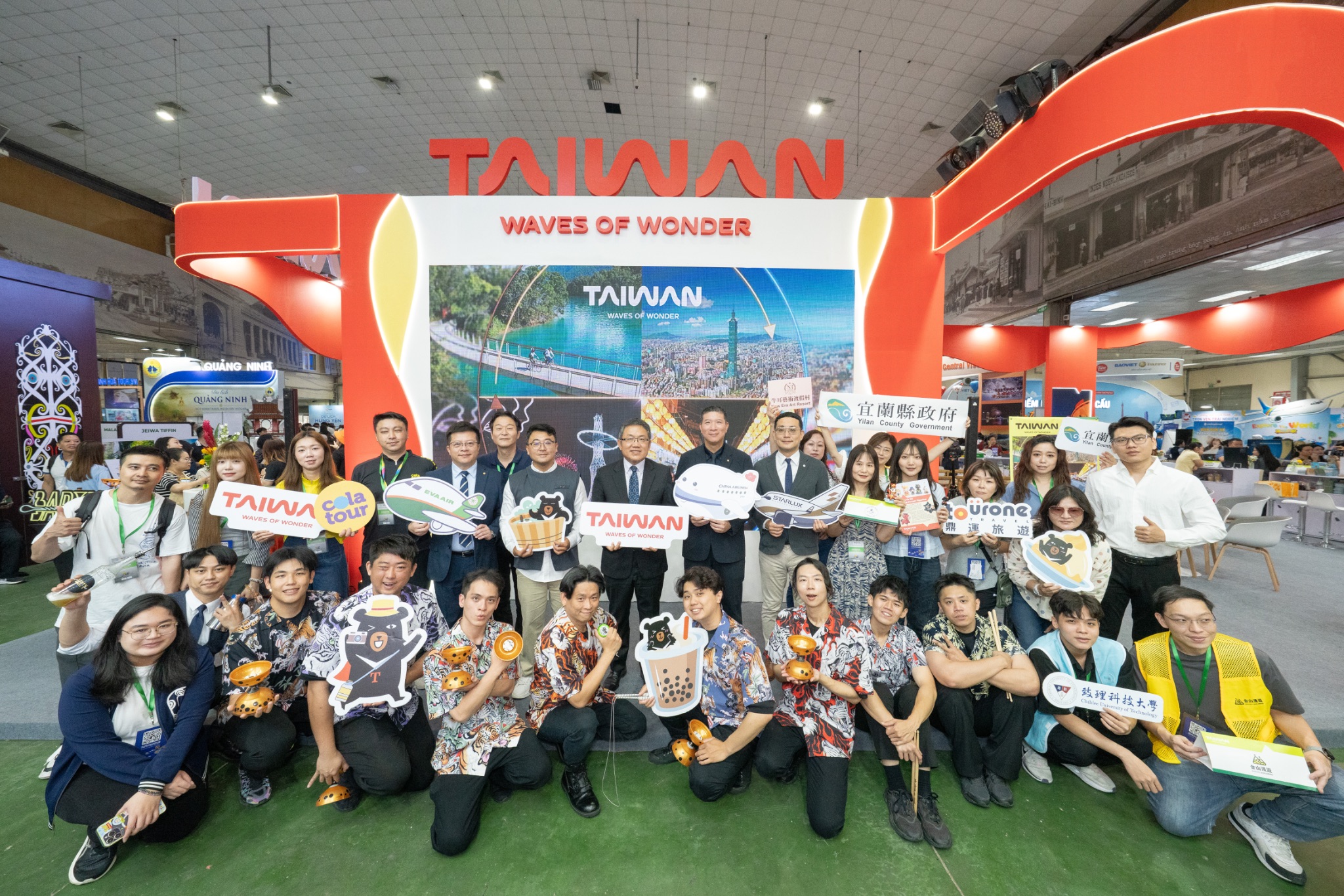 Isaac bất ngờ xuất hiện tại VITM Hà Nội 2026, hé lộ “thiên đường” du lịch khiến khách Việt mê mẩn - 4