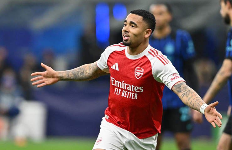 Tin mới nhất bóng đá tối 16/4: Cựu sao Liverpool, Arsenal qua đời vì tai nạn thảm khốc - 2