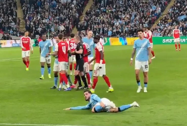 Man City thăng hoa cùng Rayan Cherki: "Kẻ phản diện" thú vị nhất Ngoại hạng Anh - 2