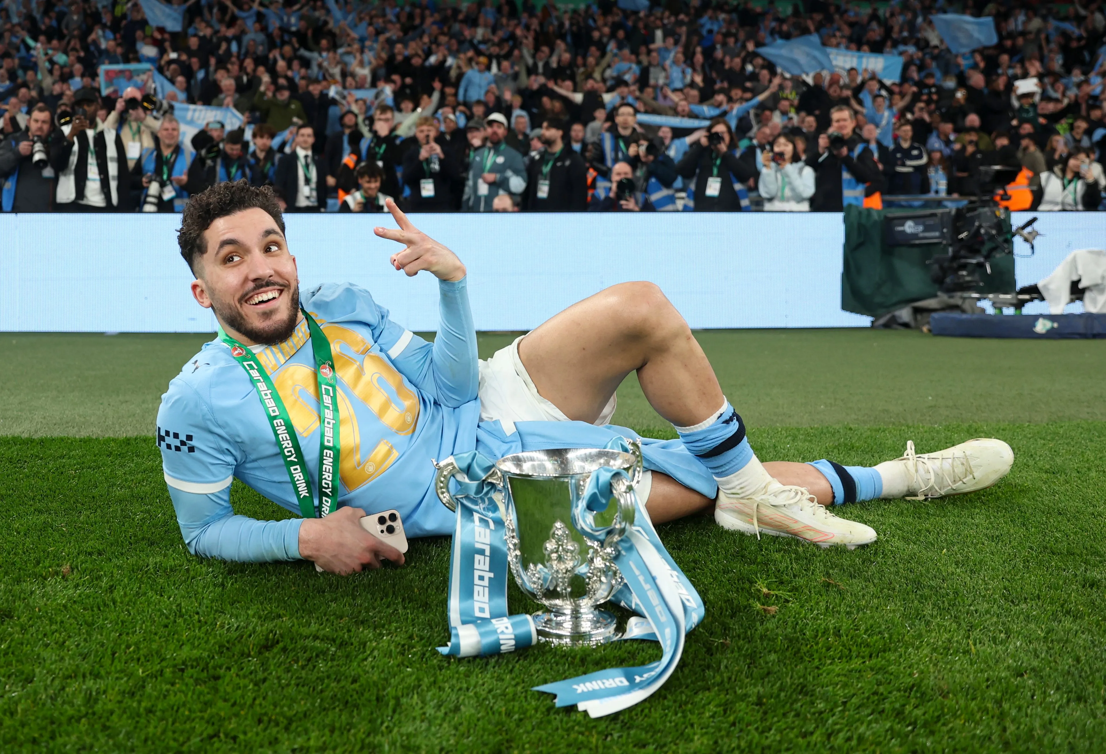 Man City thăng hoa cùng Rayan Cherki: "Kẻ phản diện" thú vị nhất Ngoại hạng Anh - 1