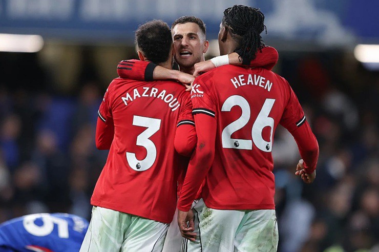 MU hạ Chelsea: Ma thuật Fernandes, khủng hoảng hàng thủ được hóa giải - 3